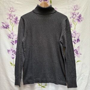 GAP Gray Long Sleeve Turtle Neck Sweater